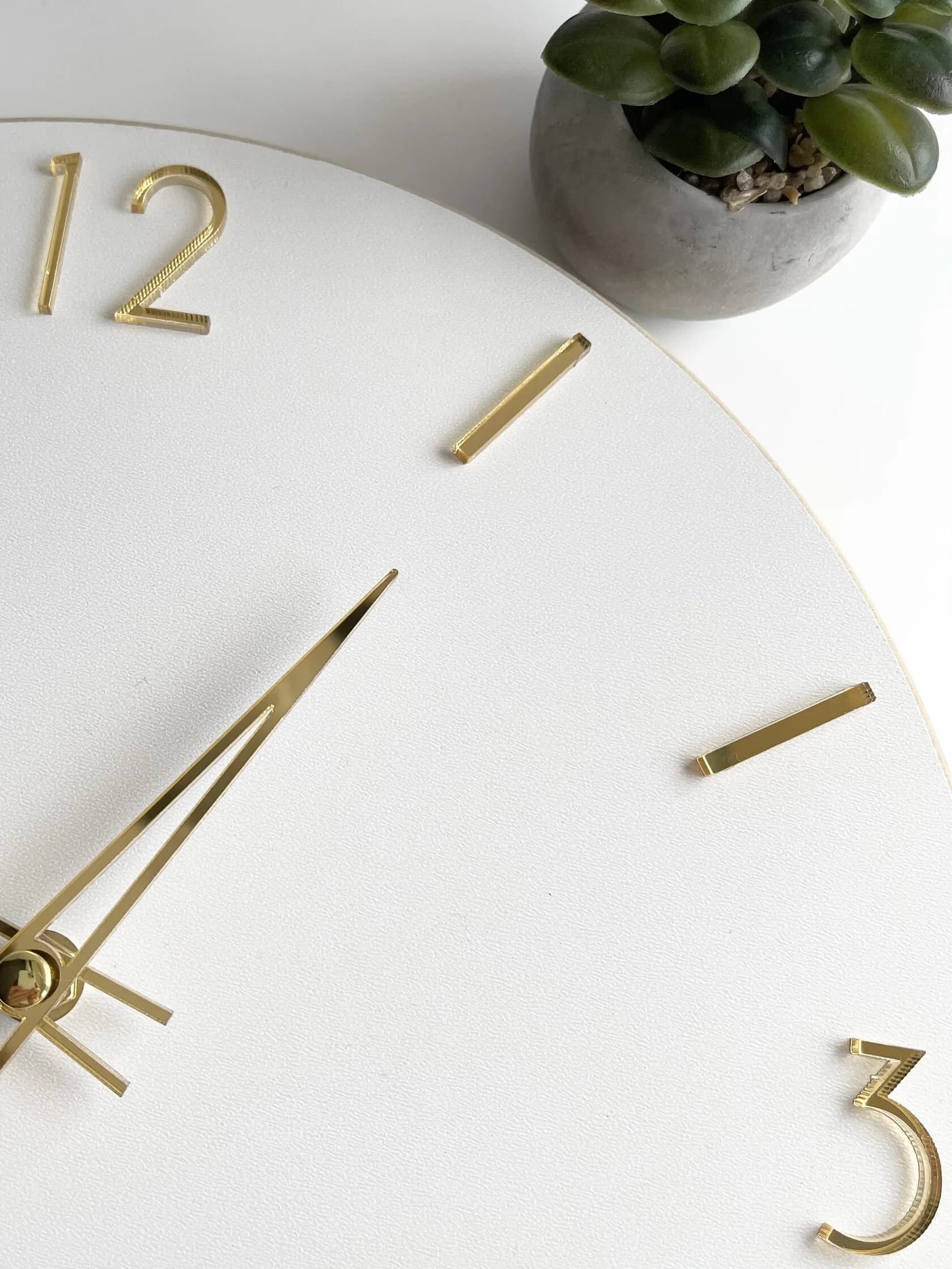 http://45.129.97.76:8000/media/media/product/1759151143.8506558.image.webp