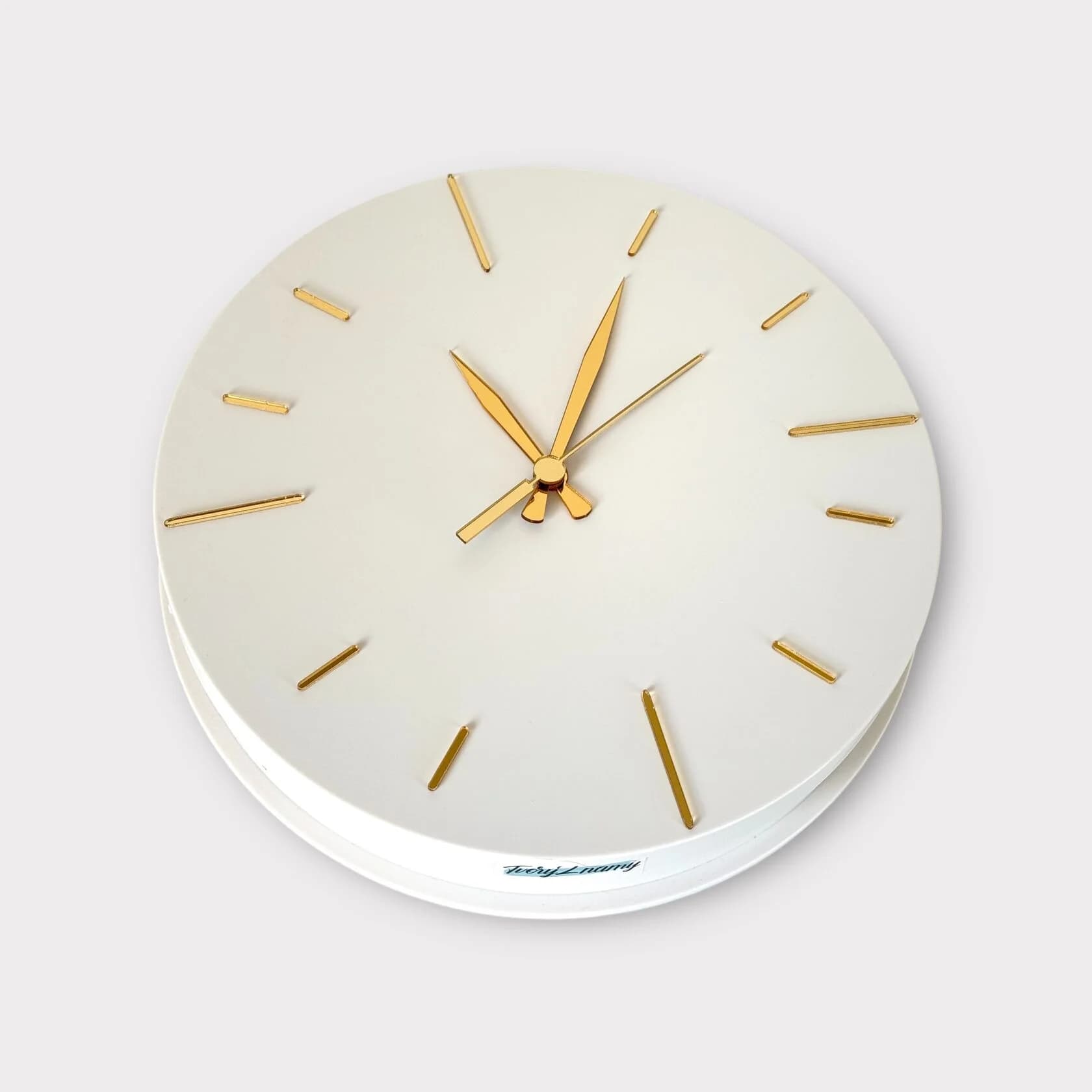 http://45.129.97.76:8000/media/media/product/1759151245.443177.image.webp